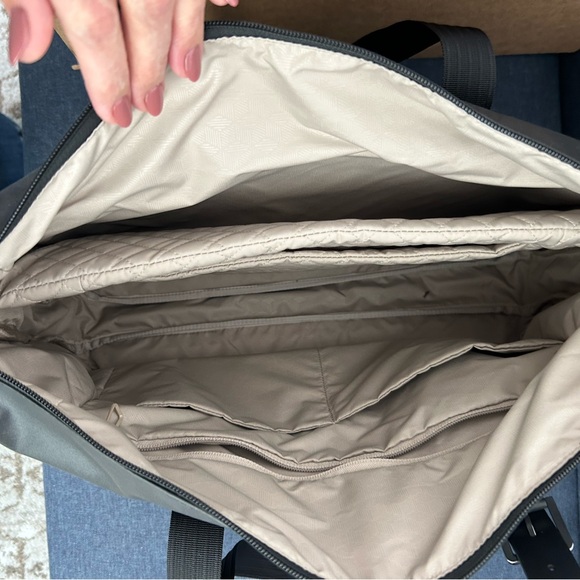 Thule lap top tote. Used once. No tags. - Picture 4 of 7